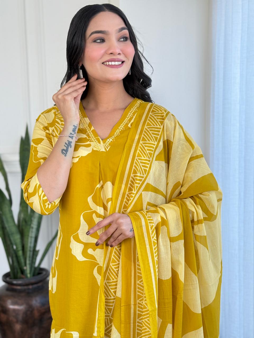 Ruhi Boota Cotton Set- MUSTURED