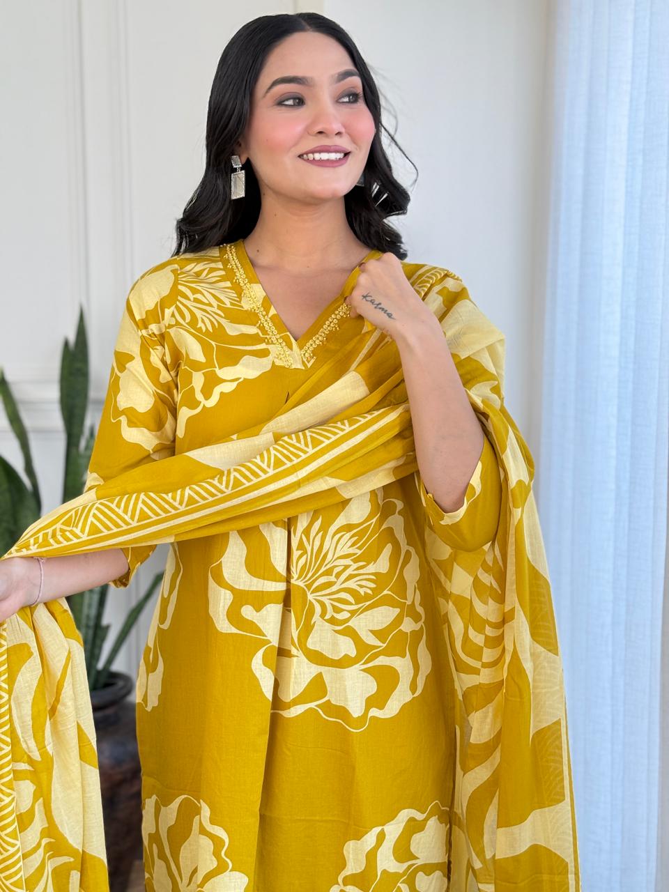 Ruhi Boota Cotton Set- MUSTURED