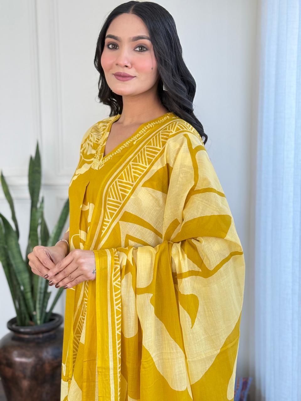 Ruhi Boota Cotton Set- MUSTURED